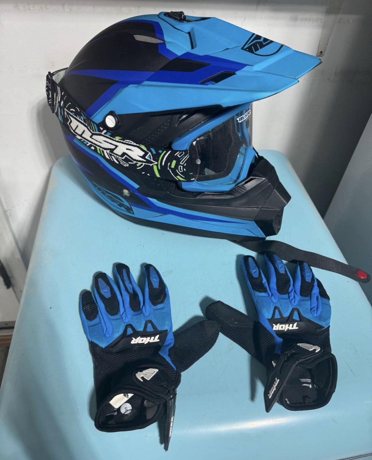 MSR Helmet and Thor Gloves Set