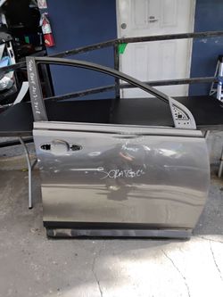 2013-2018 toyota Rav4 right passenger side front door oem