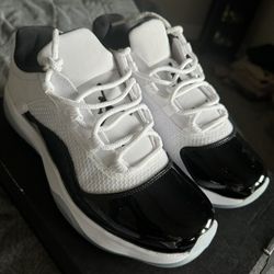 Air Jordan 11 CMFT LOW 