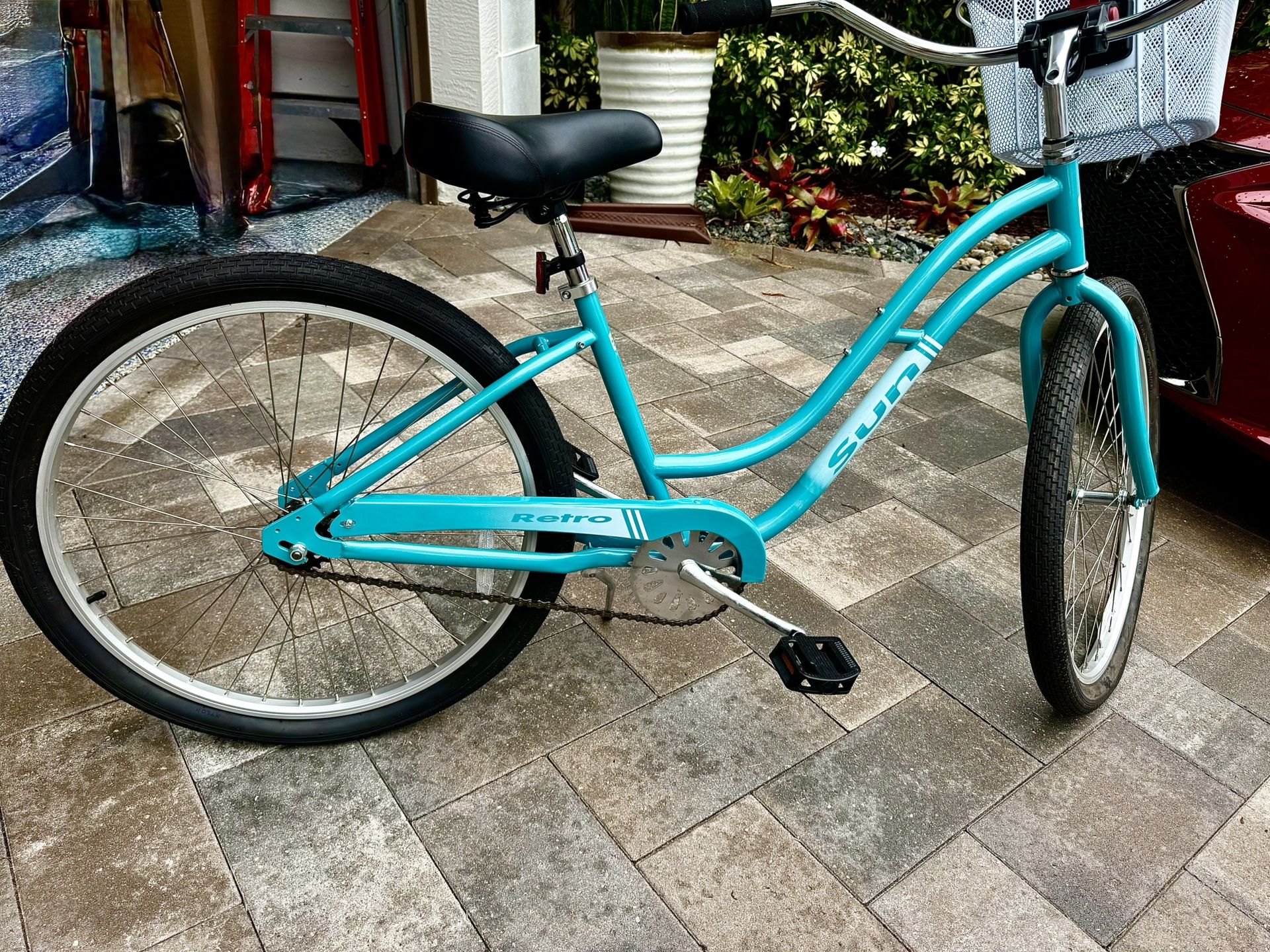 Beautiful Woman’s Bicycle, Sun Miami, Turquoise In Color, With Basket On Handle Bars
