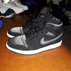 NIKE AIR JORDAN 1 MID NYLON BLACK GREY ANTHRACITE SNEAKERS SIZE 8.5 for Sale in Morrow GA OfferUp