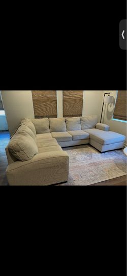 3 Piece Sectional 250$ 1 year old, no kids