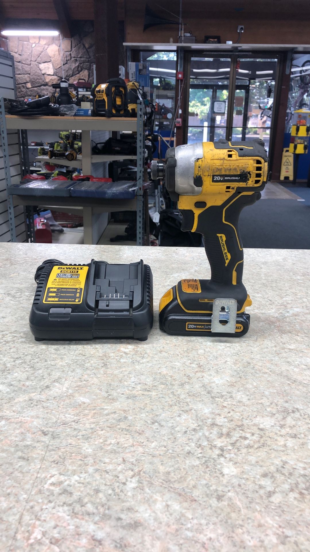 Dewalt DCF809 20V Atomic Compact Series With 1 1.3AH Battery & Charger