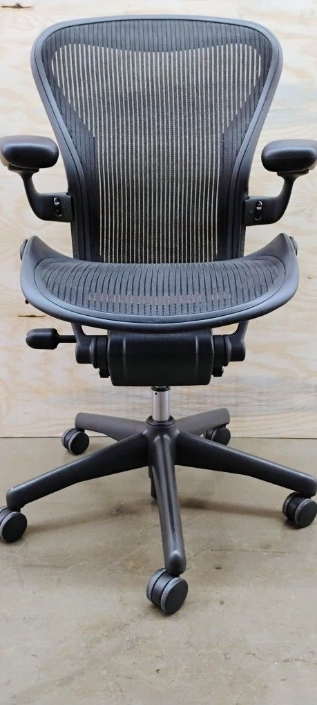 Herman Miller Aeron Office Desk Chair Size B - Still Available / Read The Descriptionn 