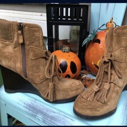 Women’s westerly Franco Sarto Brown Suede Leather wedge Booties  Size 6 