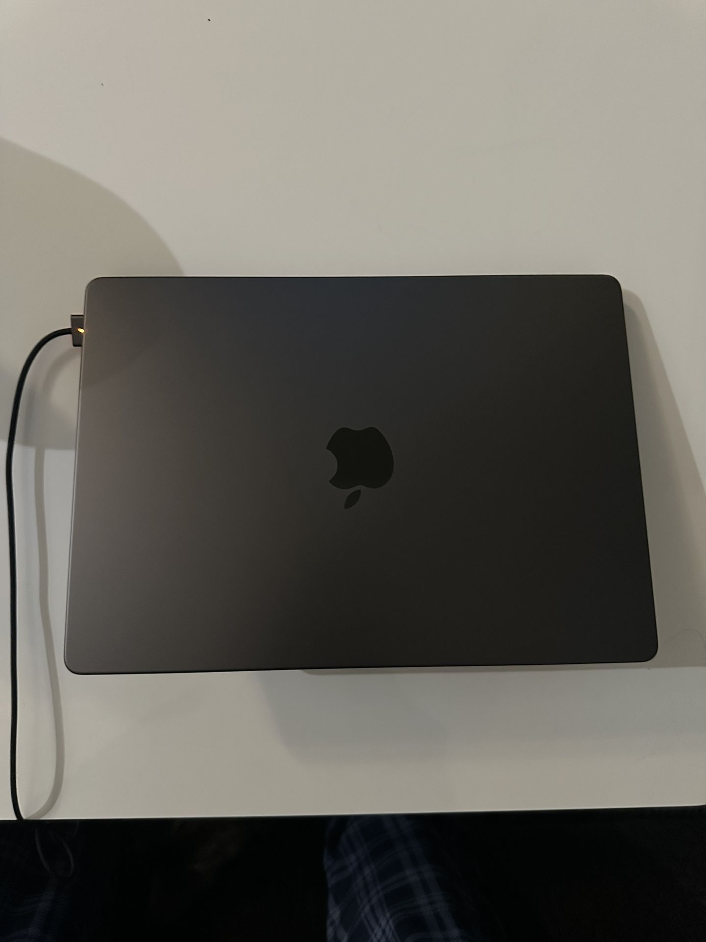 MacBook Pro (14-inch, M3 Pro or M3 Max, Nov 2023)