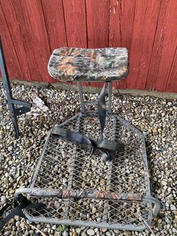 Hang-On Tree Stand with Camo Seat