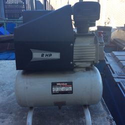 MICROLUX 2.5 Gallon Air Compressor