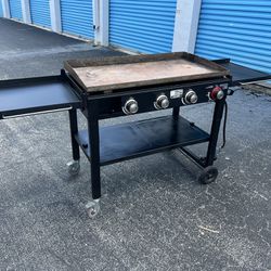Delivery Available! Razor Griddle Outdoor Steel Burner Propane Gas Grill Griddle Grill with Wheels and Top Cover Lid Folding Shelves for Home BBQ Cook