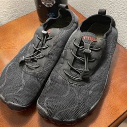Mens Size 11 Water Shoes 
