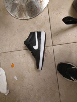 Nike size 7 court vision