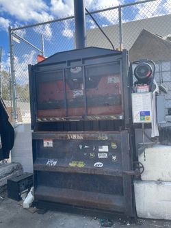Cram a lot vertical baler