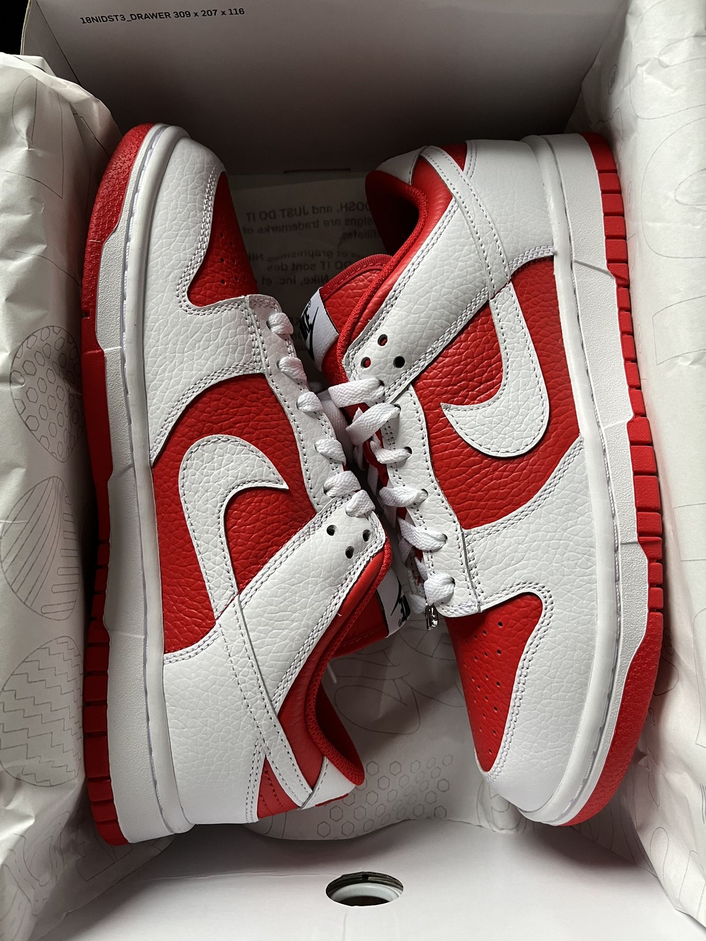 NIKE dunks Low.  White & University Red 