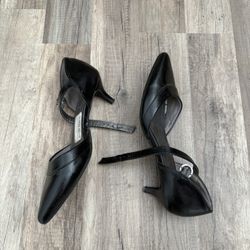 black kitten heels 