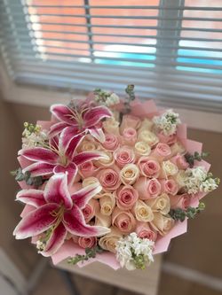 Ramo buchon roses flower bouquet