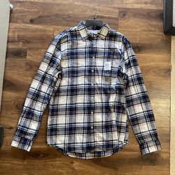 Brand New Men’s Sonoma brand Beige and Blue Button Up Flannel Shirt Up For Sale  