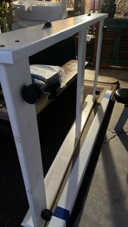 Wood- White twin trundle pull out.