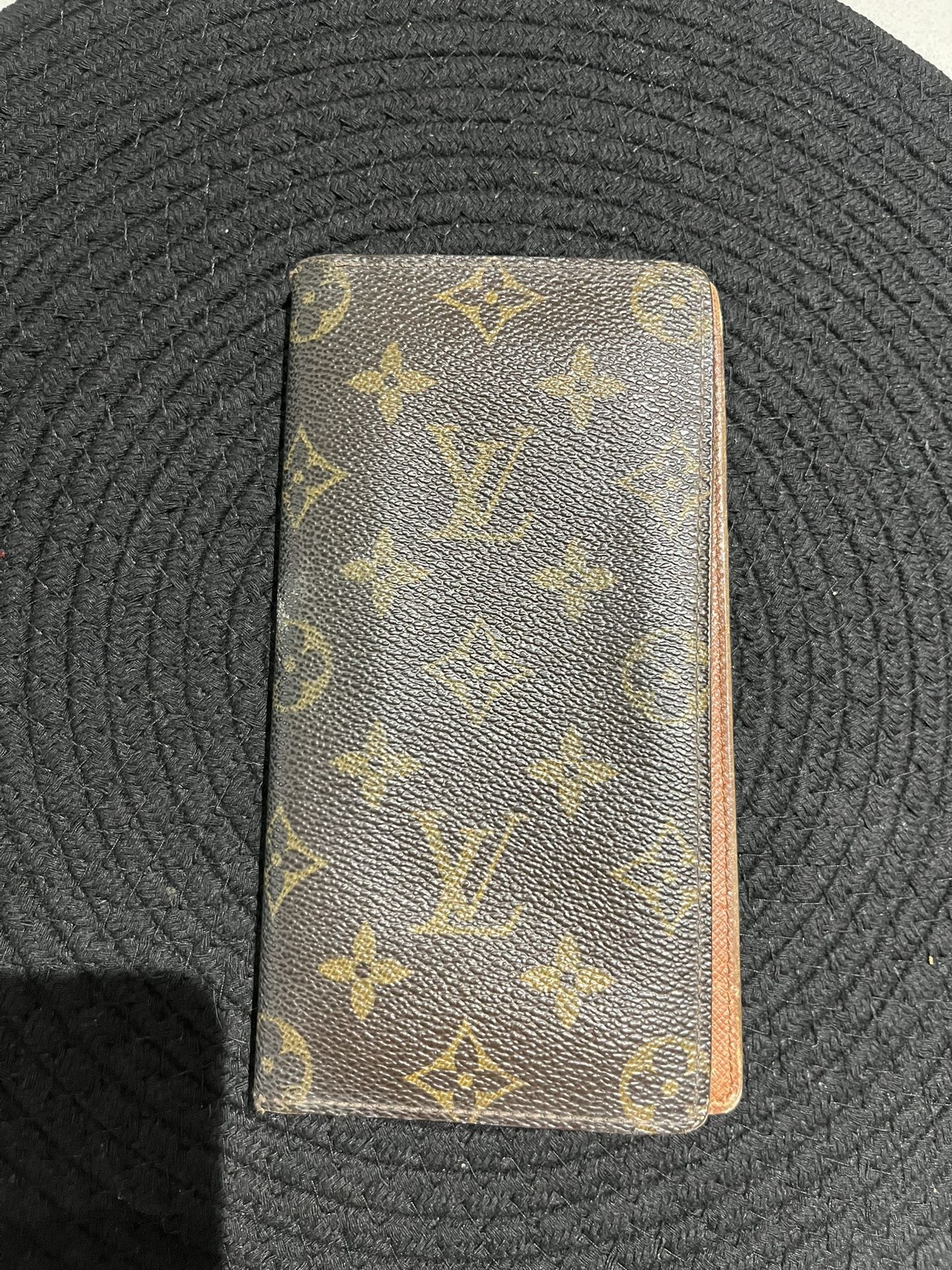 LV wallet/checkbook Holder