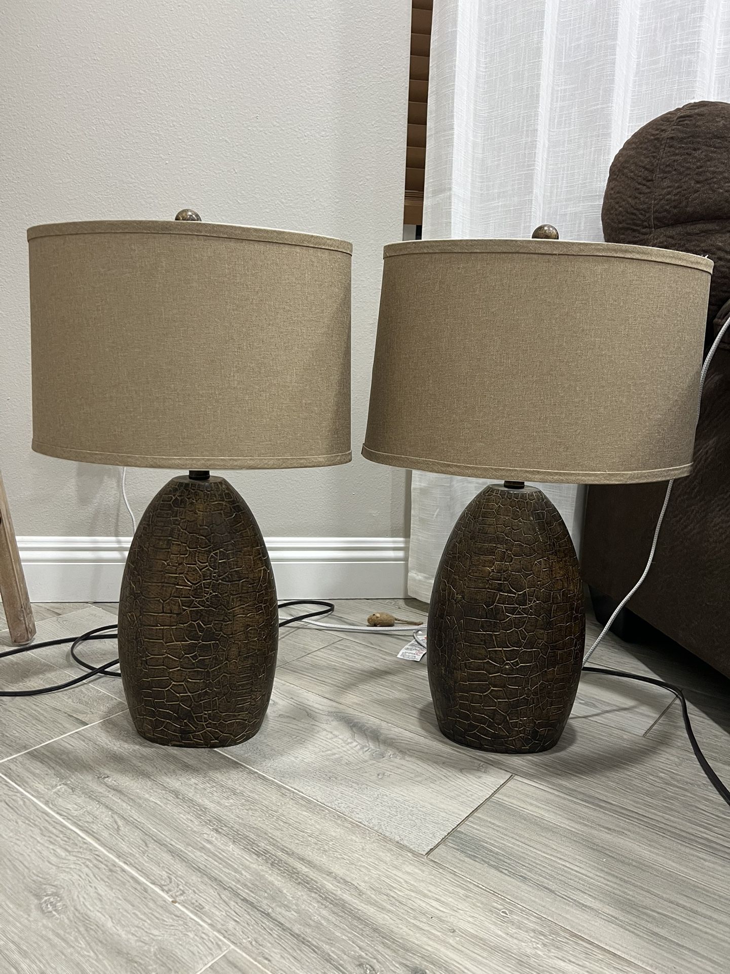 2 Lamps