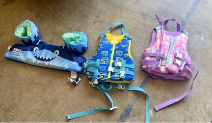 Kids life jacket / kids life vest
