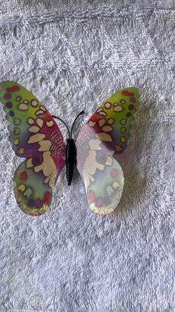  23 Glow-in-the-Dark Butterfly Decorations 