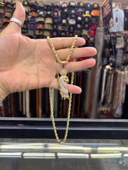 14k 24” 5mm rope chain and San Judas pendant 22.1g