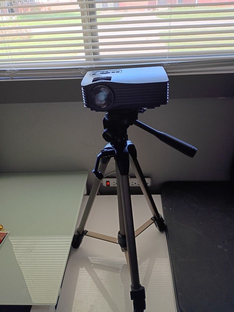 Mini Projector With Tripod And Power Cords