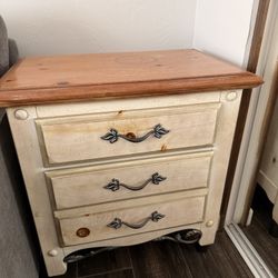 2 Night Stands