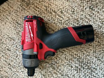 M12 fuel drill with battery