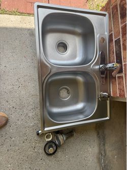 Stainless steel kitchen sink