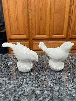 White Porcelain Birds Pair of Salt and Pepper Shakers.  Size approximately 3 inches tall.  Preowned never used.  The bottoms have a little black sharp