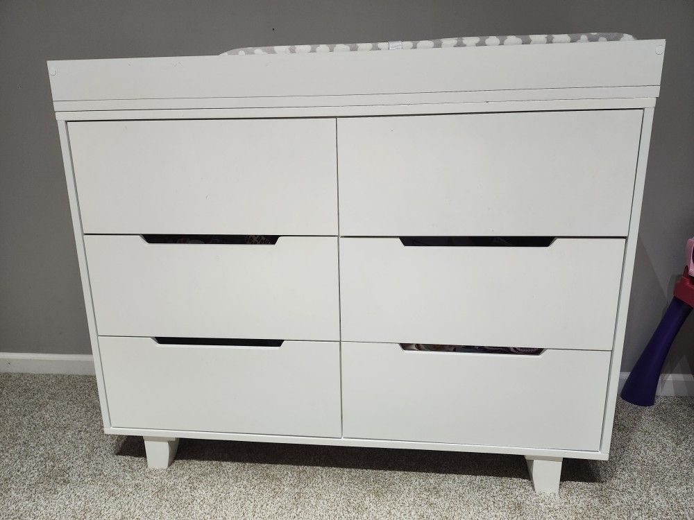 White Dresser With Changing Table And Pad