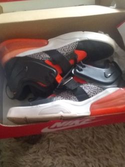 Nike Air Force 270