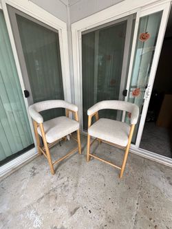 2 bar stools