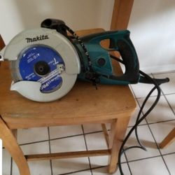 makita saw with or without diamond blade in great condition.
