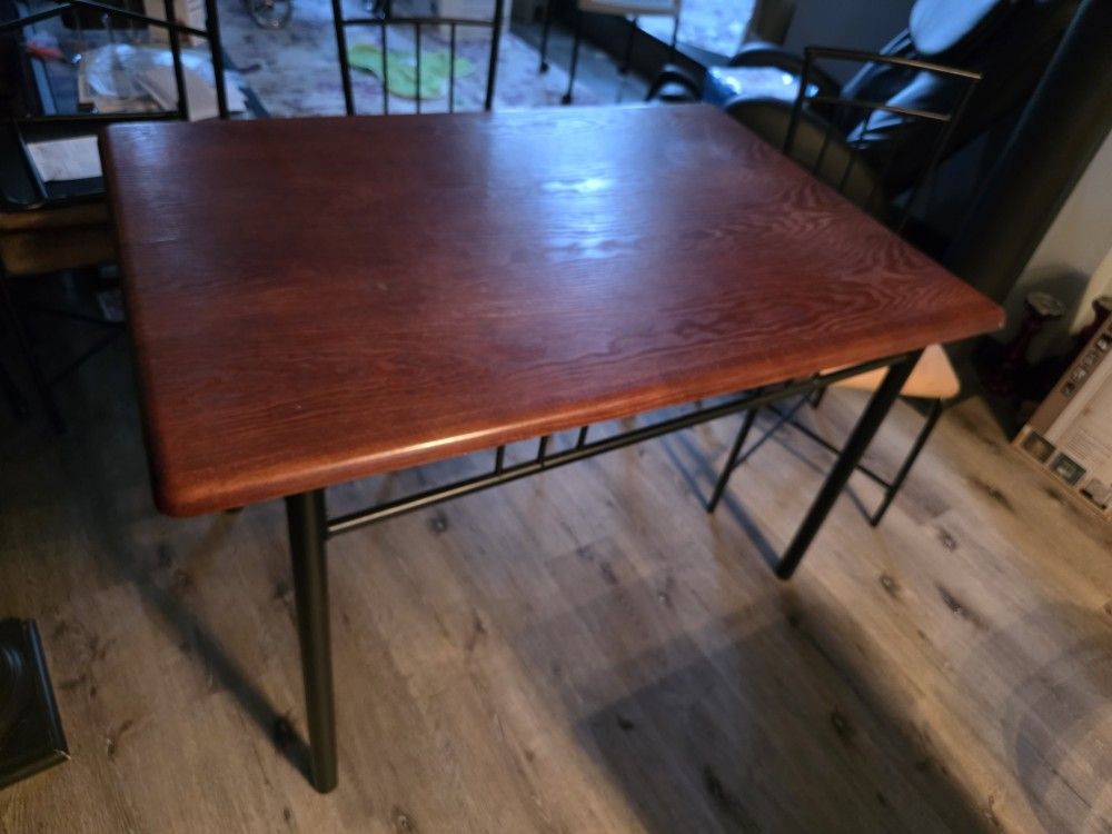 Table and Chairs (4)
