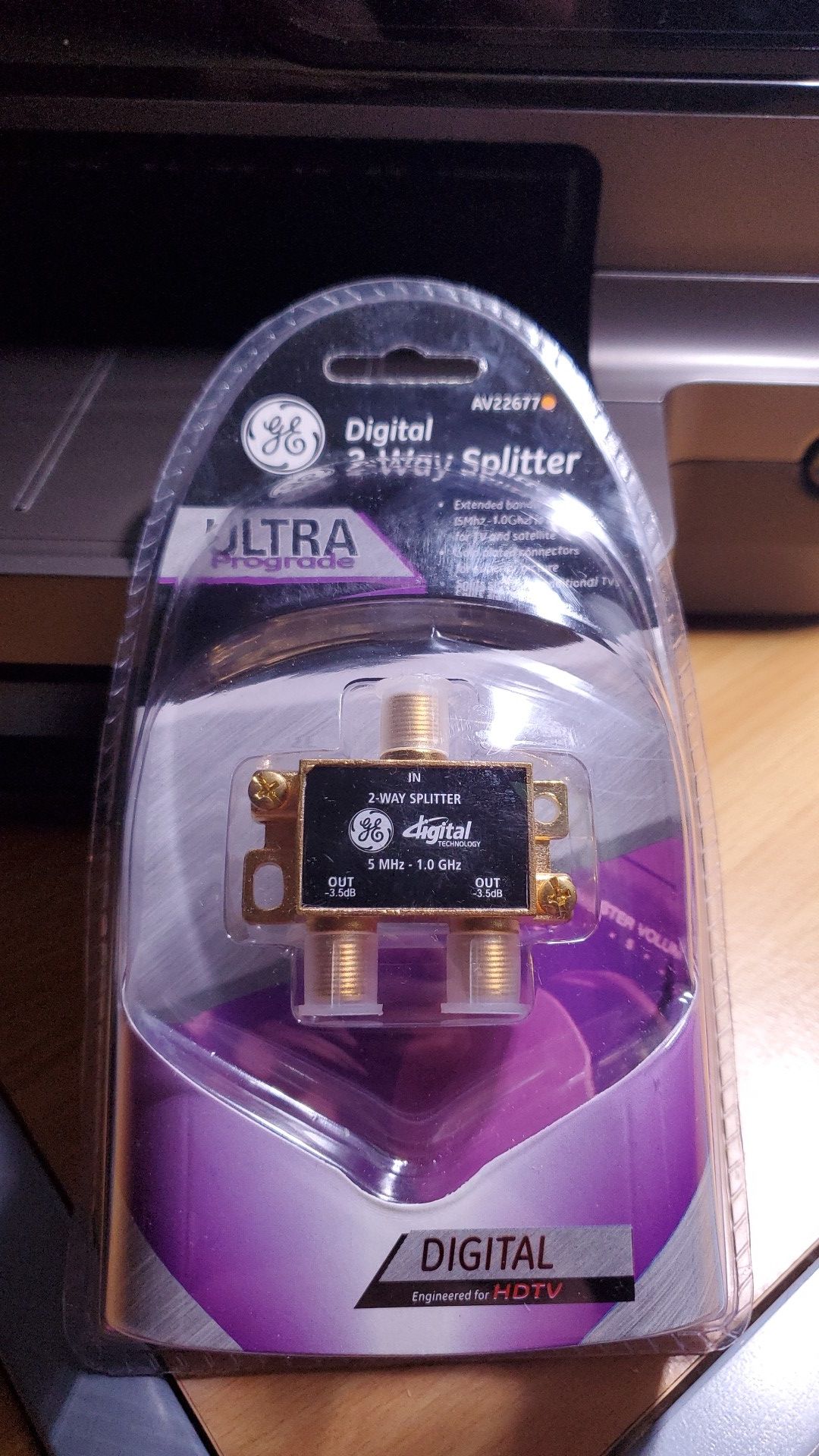 GE DIGITAL 2-WAY SPLITTER / ULTRA PROGRADE AV22677
