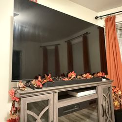 Hinsene TV Like New Barely Used