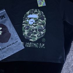 Bape tee size MEDIUM