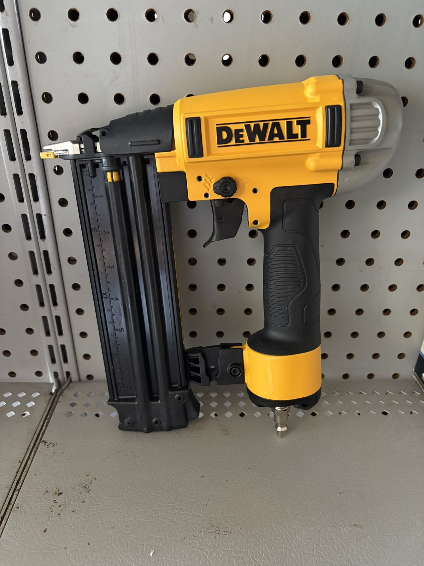 Dewalt 18G Brad Nailer