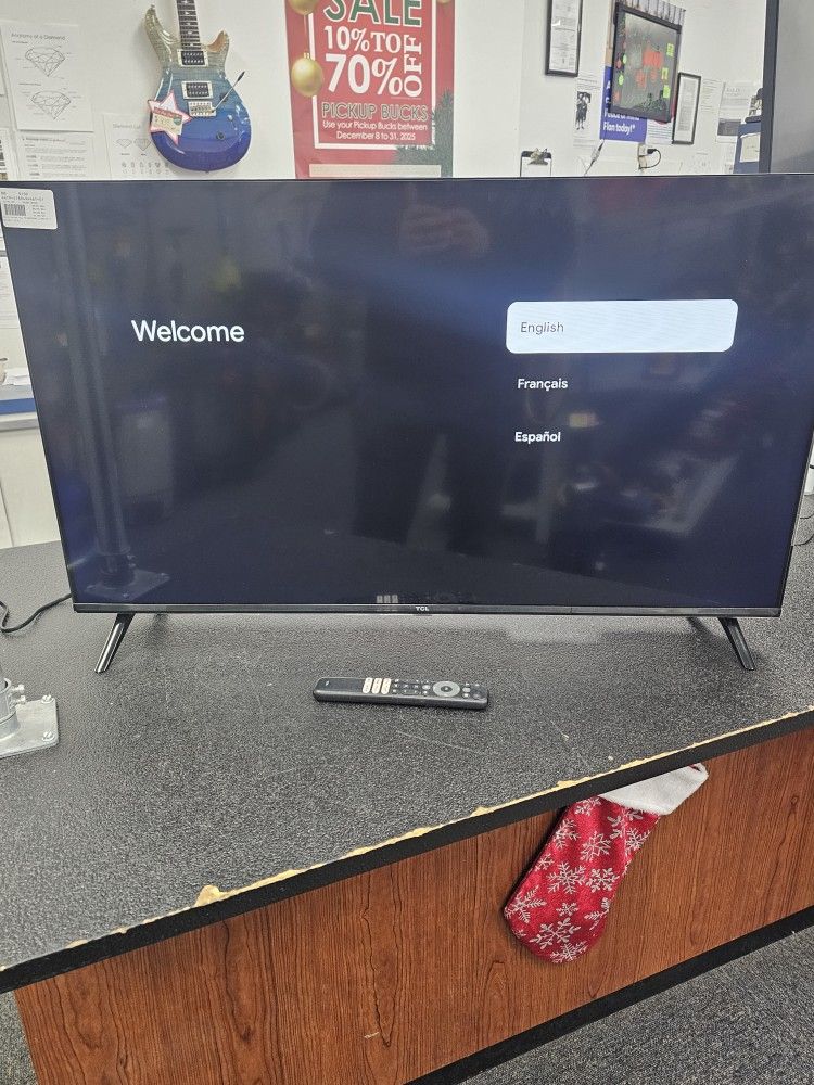 TCL 40" Smart TV With Remote. ASK FOR RYAN. #4(contact info removed)461-01