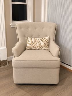 Cream tufted accent chair