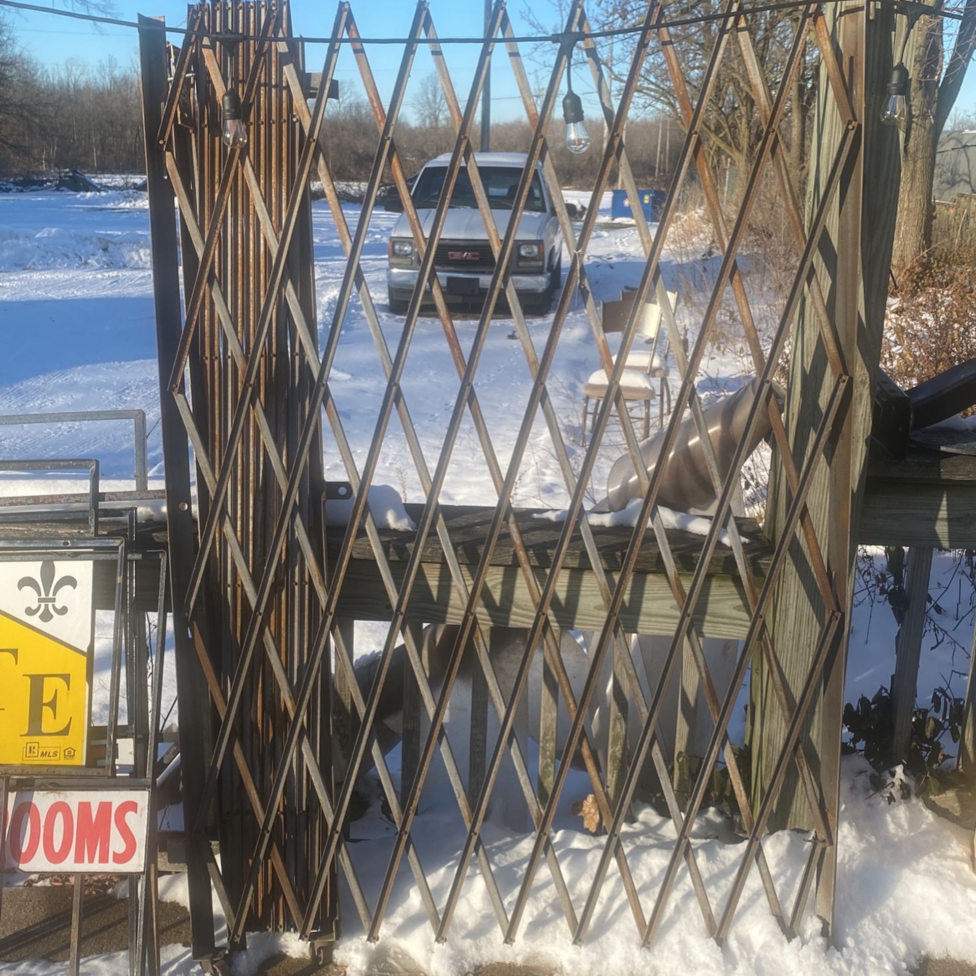2 Exspandable. Gates 6'X 6 1/2'.