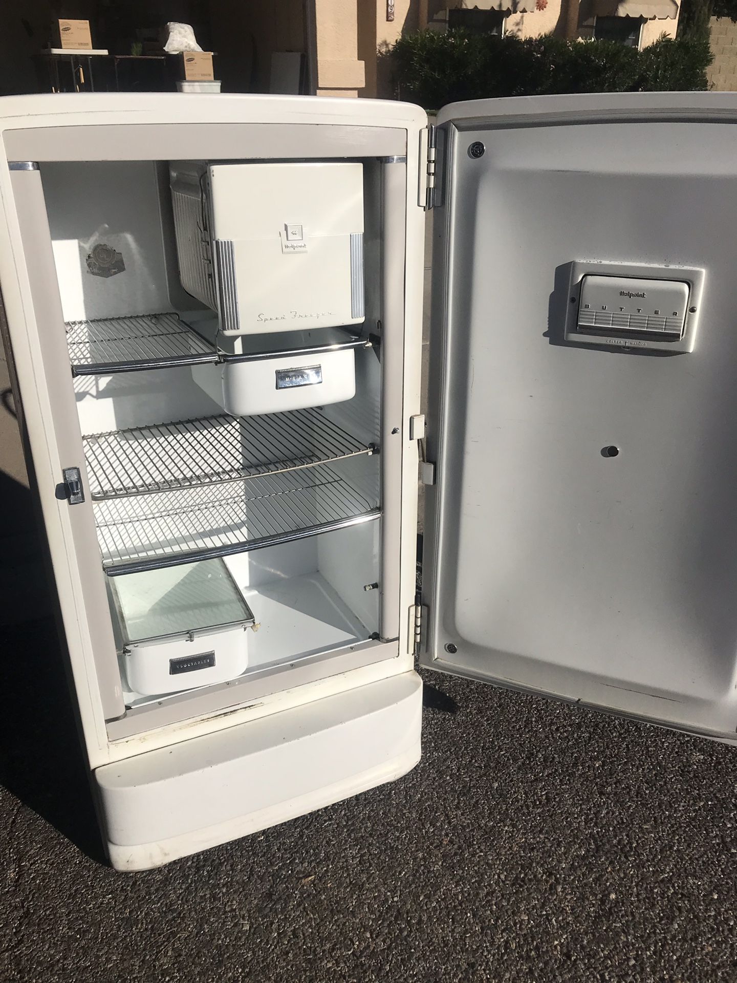 Vintage 1950s Hotpoint refrigerator for Sale in Queen Creek, AZ OfferUp
