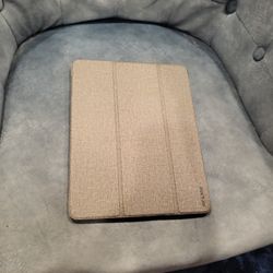 iPad Pro ( 12.9 - inch ) ( 3rd generation ) And It Take A SIM Card WiFi And 4G