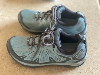 Columbia Techlite waterproof hiking shoes - size 6.5