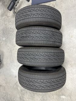 4 Pirelli Tires 275/70 R20 (with Spare 5th tire)