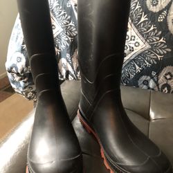 Big Kid rain Boots , Size 4.