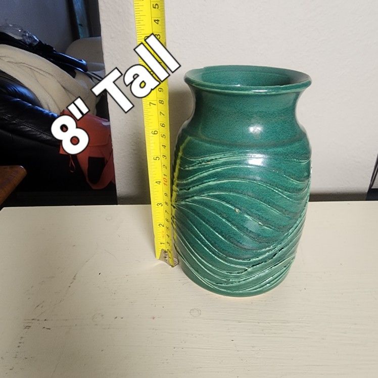 40 YEARS OLD 8" GRAVES 1983 HAND TURNED CARVED SIGNED POTTERY