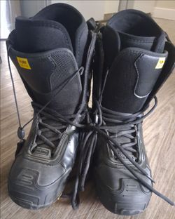 Flow snowboarding boots